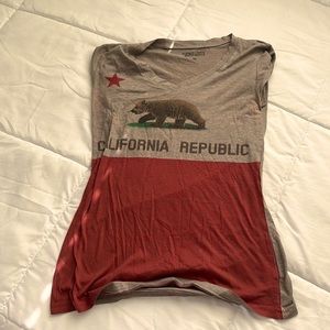California Republic T-Shirt V neck